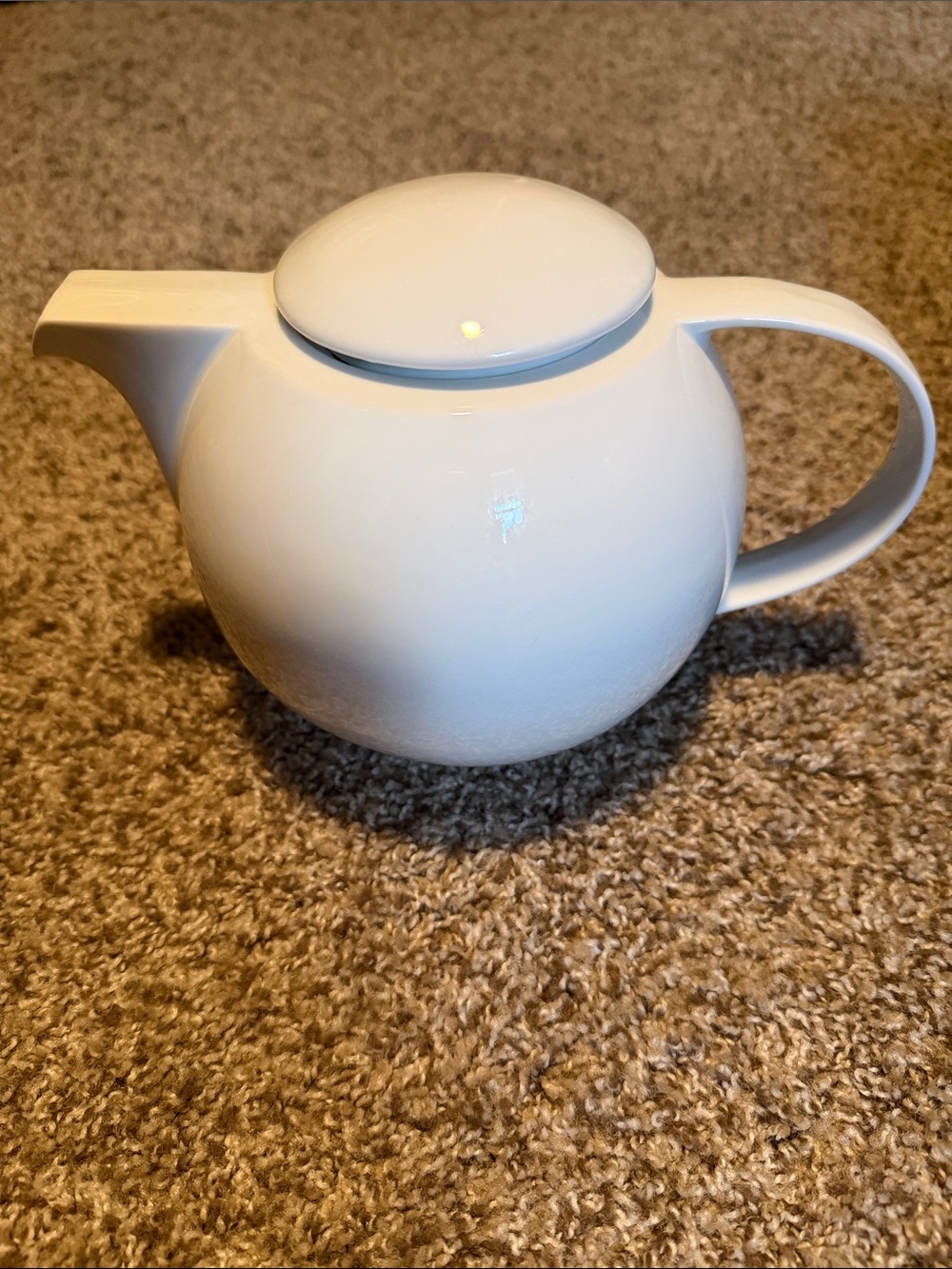 Studio Nova white Tivoli teapot - like new!